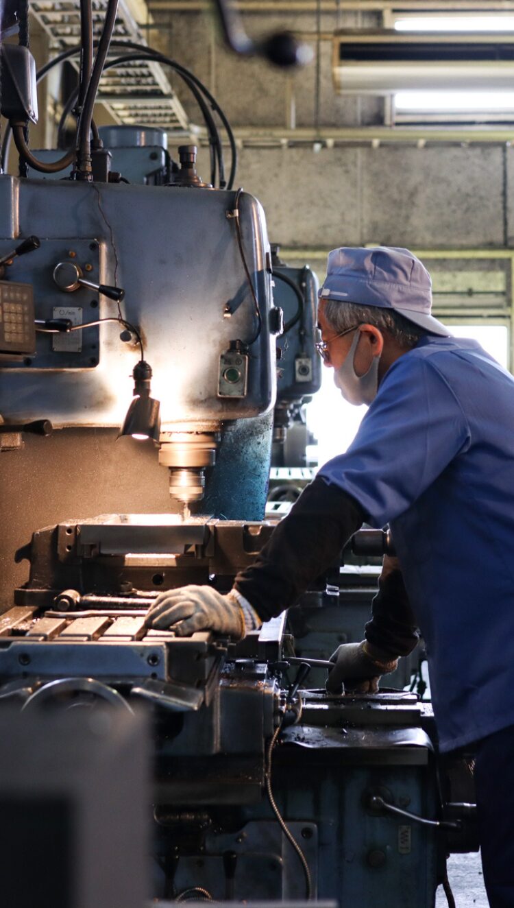 株式会社東海精器 | 高精度な金型・治具の設計製作